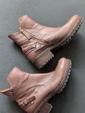 Bueno Brown Leather Lug-Sole Ankle Booties with Side Zip